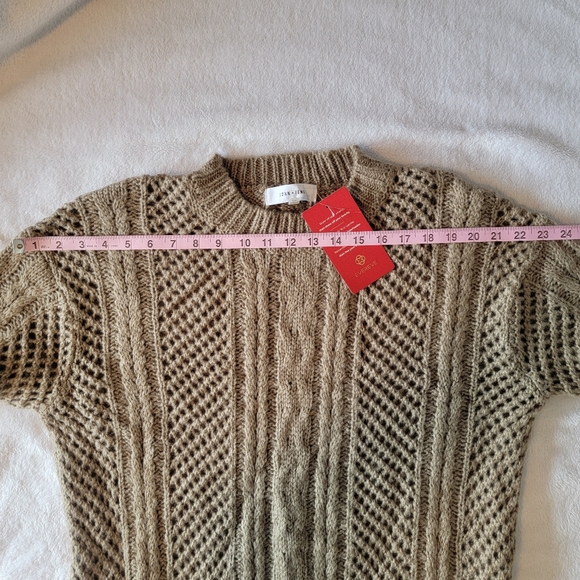 NWT John + Jenn Long Tan Beige Cable Knit Chunky Pullover Sweater Size M - Picture 9 of 11